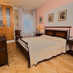 2* Casa de hóspedes Maison Savoia